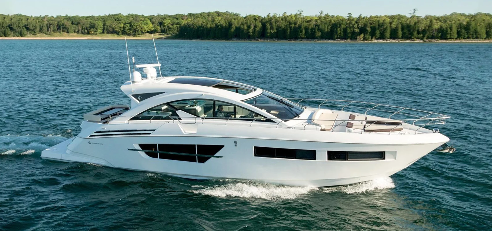 Caratteristiche di un piccolo yacht.