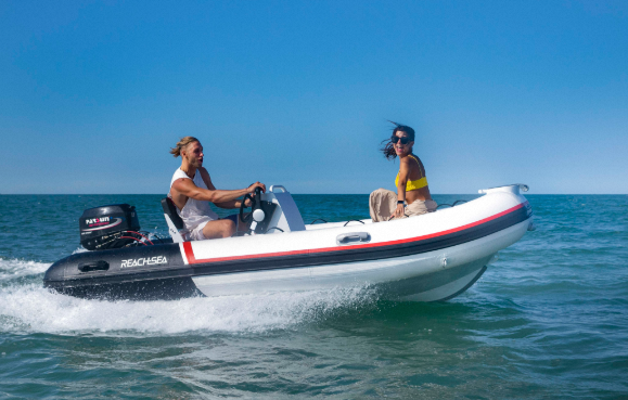 Caratteristiche di un piccolo yacht Aggiungi barca a costine