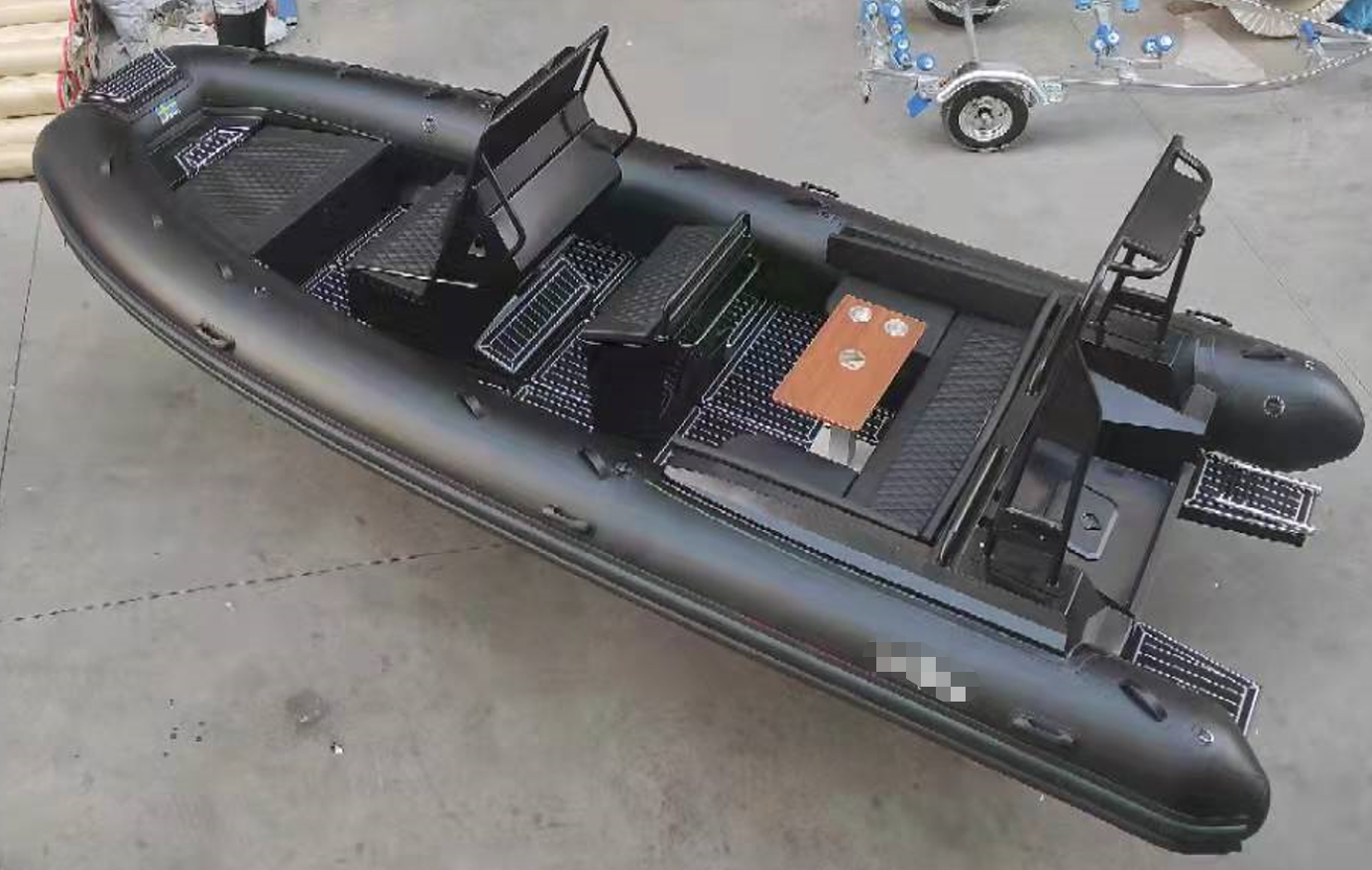 Se il RIB continua a girare frequentemente dopo aver regolato l'angolo di montaggio del motore, i motivi potrebbero essere i seguenti